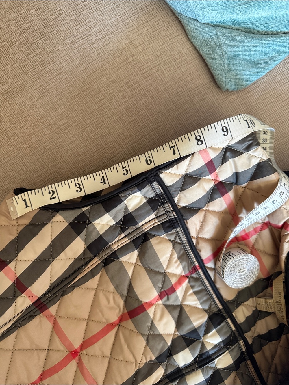 Burberry Black Quilted Lightweight Jacket with Signature Check Cuffs - Picture 11 of 12